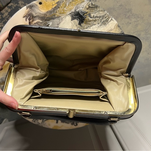 Vintage 1950s Black Leather Kisslock Top Handle Handbag - Picture 8 of 11